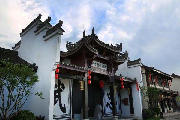 鹤壁市一男子因危险驾驶罪被判处拘役二个月并处罚金一万六千元